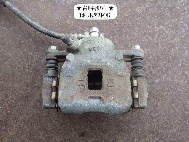 【中古】中古部品 ワゴンR MH95S 右フロントキャリパー 【3330470100-240626000144330】