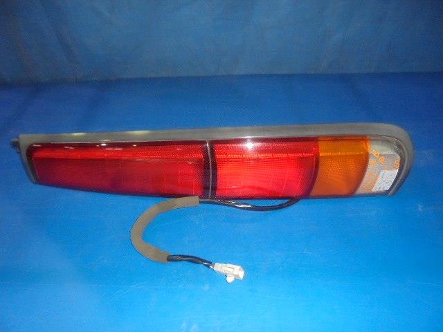 【中古】中古部品 タウンエースノア SR40G 右テールランプ 【3310160100-001301102715500】