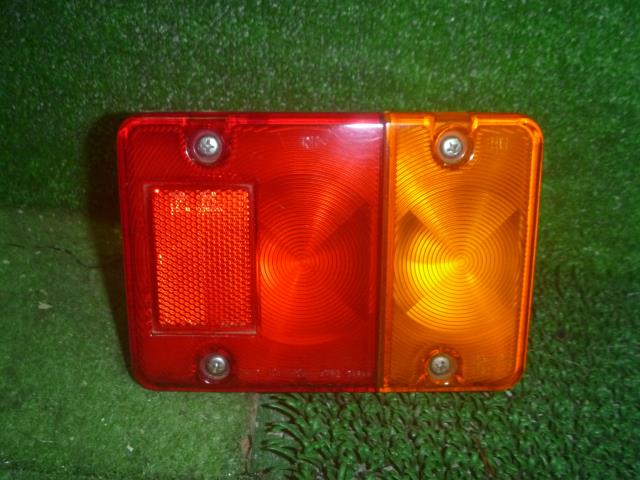 【中古】中古部品 ハイゼット S210P 右テールランプ 【3330370100-000243017415500】