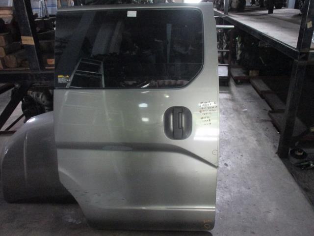 【中古】中古部品 NV200バネット VM20 右リアドア 【3310160100-001473851913300】