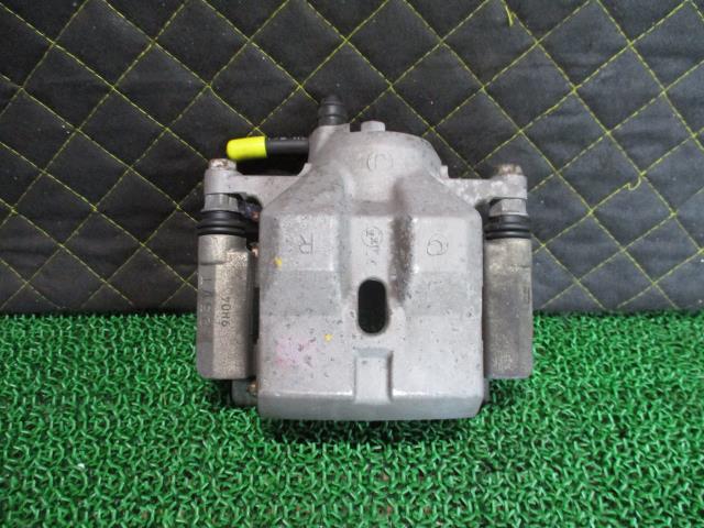 【中古】中古部品 プリウス ZVW30 右フロントキャリパー 【3330660100-000024308144330】