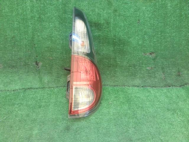 【中古】中古部品 モコ MG33S 右テールランプ 【3260240000-240806000415500】