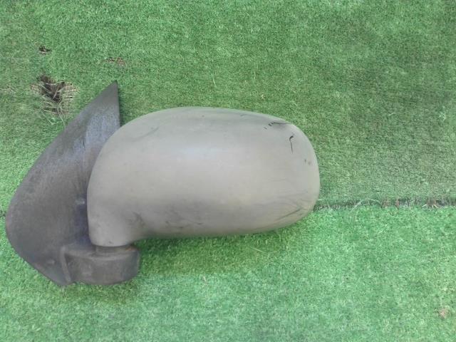 メーカー スズキ 車名 アルト 型式類別 17954-0005 グレード L 認定型式 DBA-HA36S 車両タイプ 5ドアハッチバック 年式 H26/12 シフト CVT 駆動 通称型式 HA36SABLE エンジン型式 R06A ミッション型式 アクスル型式 車体色 白 スペリアホワイト 車体色No 26U トリム色No 走行距離(Km) メーカー純正品番 部品メーカー品番 保証 0ヶ月/0km 付加情報 ムトソウ　手動 商品情報 (1)[,その他,小傷多少,無塗装部色褪せ有,鏡水垢跡有](1)[,その他,クリアハゲ7×10cm(1)](1)[2,塗装ハゲ,4×3cm](1)[6,擦り傷,B5×1cm](1)[上半分,その他,色褪せ上部多数](1)[全体,その他,色あせ](1)[全体,擦り傷,A　多少](1)[全体,擦り傷,B　多少](2)[,その他,擦傷+深い擦傷50x40mm](2)[,その他,タッチペン3×2cm(2)](2)[5,塗装ハゲ,直径0.5cm](2)[7,擦り傷,B2cm線キズ](2)[全体,擦り傷,B多少](2)[全体,飛び石,多少](3)[全体,その他,洗車傷程度の小傷](3)[全体,その他,薄線傷+飛石多少](3)[全体,擦り傷,A] ※純正番号およびモデル番号は参考としてください。※リビルト部品を購入される際のお願い【再生部品】と表示されているものをリビルト部品と呼んでいます。リビルト部品の場合には、交換時に取り外した部品をご返却していただく場合があります。詳しくはこちら※大物商品(ドア・ボンネット・バンパー等)は個人宅への配送ができない場合がございます。その場合、最寄りの配送業者支店止め等の対応となりますので、あらかじめご了承ください。 ページ上部へ【中古】中古部品 アルト HA36S 左サイドミラー 【3260240000-240806000113600】