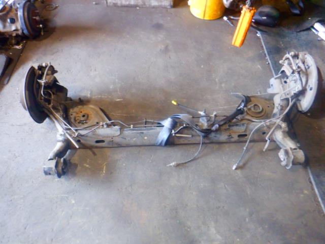 【中古】中古部品 セレナ HC27 リアアクスルビーム 【3340140100-000024000753500】