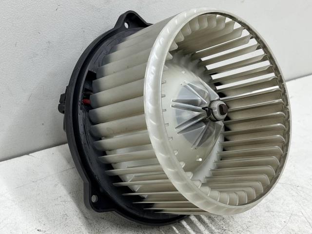 【中古】中古部品 BMW Z4 BT22 ヒーターブロアモーター 【3310070100-0000Y0758867900】