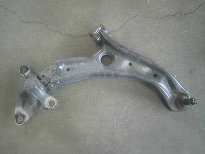【中古】中古部品 フィット GE6 右フロントロアアーム 【3340180100-240819000151720】