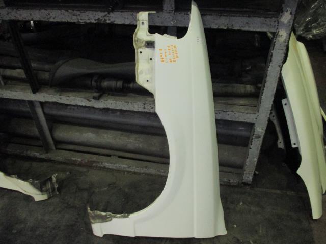 【中古】中古部品 サニー FB15 左フロントフェンダー 【3310160100-001397930810700】