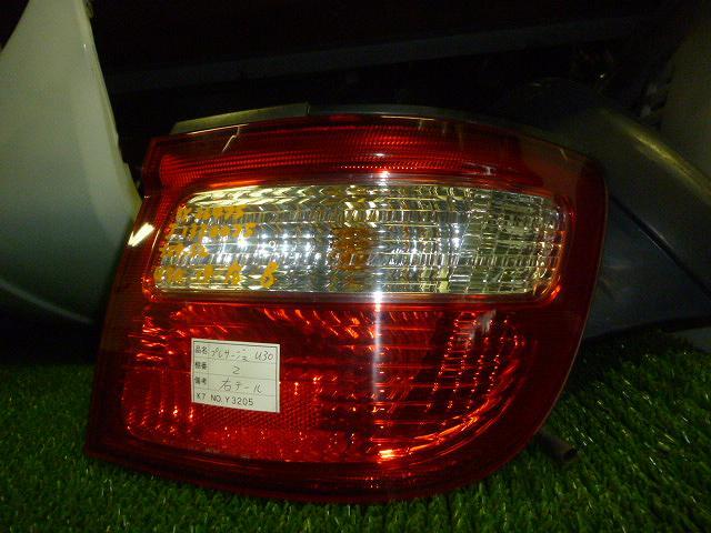 【中古】中古部品 プレサージュ U30 右テールランプ 【3310160100-000981452715500】