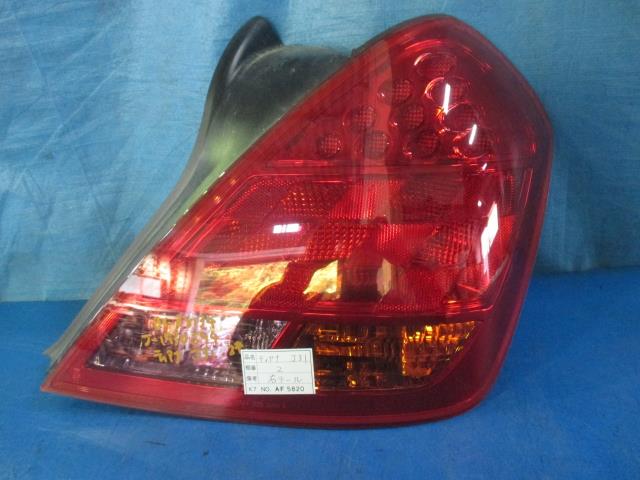 【中古】中古部品 ティアナ J31 右テールランプ 【3310160100-001520930415500】