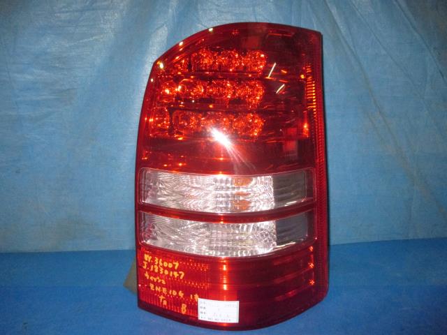 【中古】中古部品 ウィッシュ ZNE10G 右テールランプ 【3310160100-001413462015500】