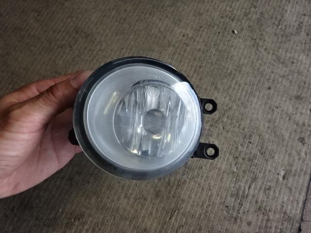 【中古】中古部品 プリウス ZVW30 左フォグランプ 【3310410000-000243035610950】