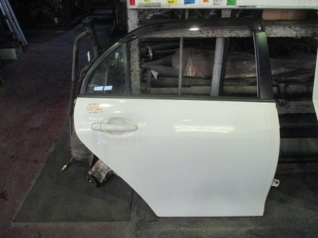 【中古】中古部品 カローラアクシオ NZE141 右リアドア 【3310160100-001608794013300】