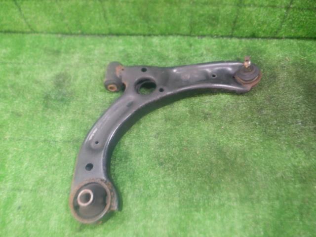 【中古】中古部品 ステラ LA110F 右フロントロアアーム 【3330420100-240807000251720】