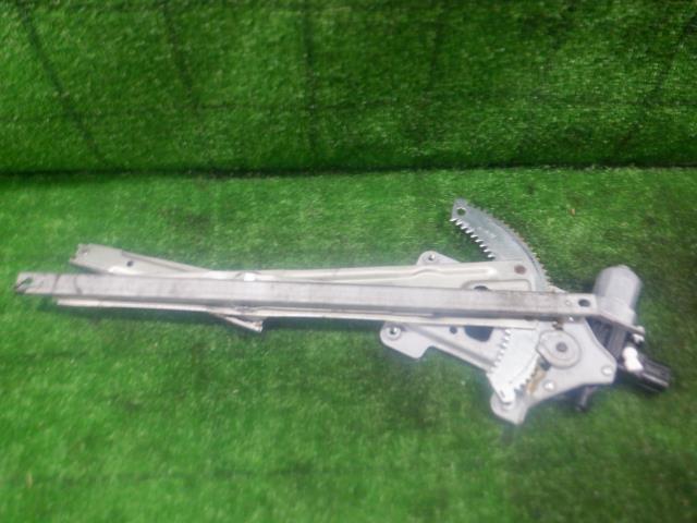 【中古】中古部品 ステラ RN1 右フロントドアレギュレータ・モーター 【3330420100-240821001413120】