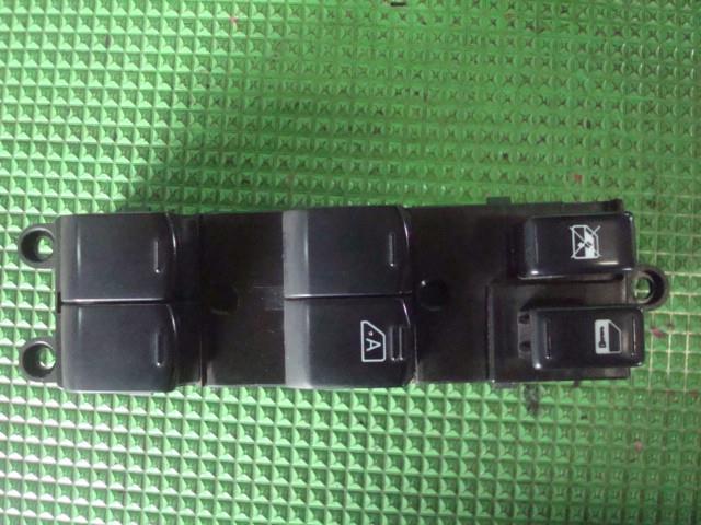 【中古】中古部品 マーチ AK12 パワーウインドウスイッチ 【3340220100-001260036461900】