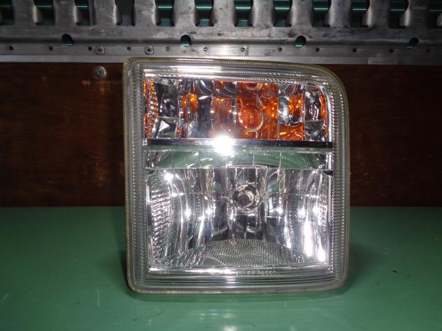 【中古】中古部品 ルクラ L455F 右フォグランプ 【3330810100-240827000810850】