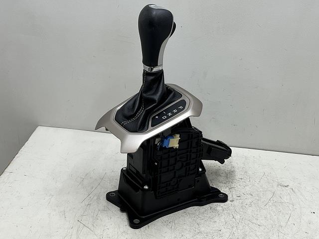 【中古】中古部品 ジープ レネゲード BU14 シフトレバー 【3310070100-0000Y0760637850】