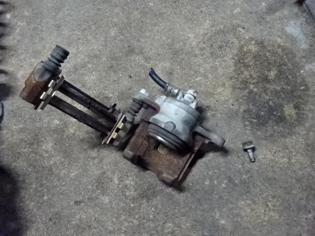 【中古】中古部品 ワゴンR MH34S 左フロントキャリパー 【3310410000-000223031244360】