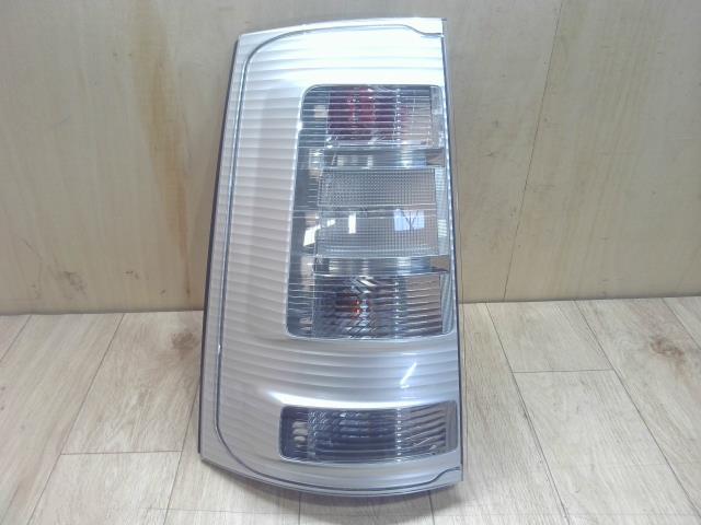 【中古】中古部品 シエンタ NCP81G 左テールランプ 【3310390100-240822000415600】