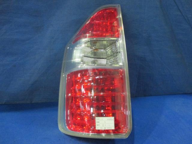 【中古】中古部品 ノア ZRR70G 左テールランプ 【3310160100-001500261015600】