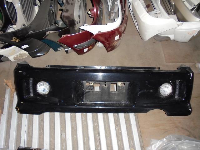 メーカー ダイハツ 車名 ムーヴ 型式類別 09200-0021 グレード 660 カスタム 認定型式 GF-L902S 車両タイプ 年式 H12/10 シフト 駆動 通称型式 エンジン型式 JB-DET ミッション型式 アクスル型式 車体色 黒 車体色No N05 トリム色No FNS7 走行距離(Km) 207,000 メーカー純正品番 部品メーカー品番 保証 0ヶ月/0km 付加情報 PP ボディーフルカラー同色No【N05】 ,(1)少擦り傷 1X3cm (2)擦り傷 1X1cm (3)その他() 薄パテ要 商品情報 ※純正番号およびモデル番号は参考としてください。※リビルト部品を購入される際のお願い【再生部品】と表示されているものをリビルト部品と呼んでいます。リビルト部品の場合には、交換時に取り外した部品をご返却していただく場合があります。詳しくはこちら※大物商品(ドア・ボンネット・バンパー等)は個人宅への配送ができない場合がございます。その場合、最寄りの配送業者支店止め等の対応となりますので、あらかじめご了承ください。 ページ上部へ【中古】中古部品 ムーヴ L902S リアバンパー 【3310160100-001174949315100】