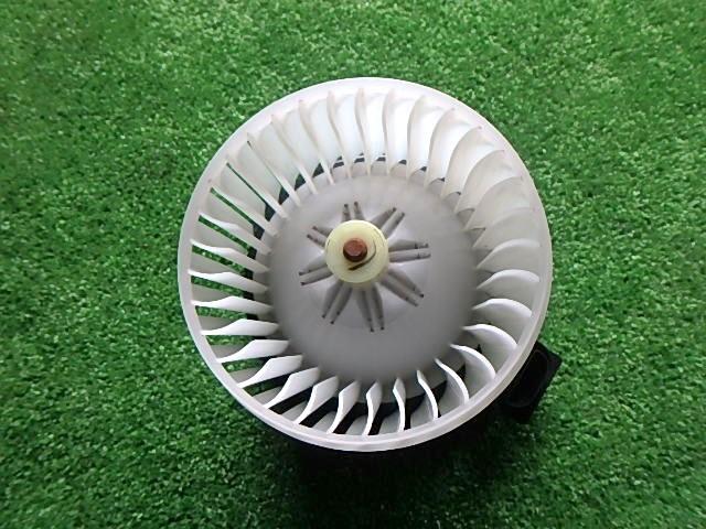 【中古】中古部品 アルト HA24S ヒーターブロアモーター 【3330450100-24090500026...