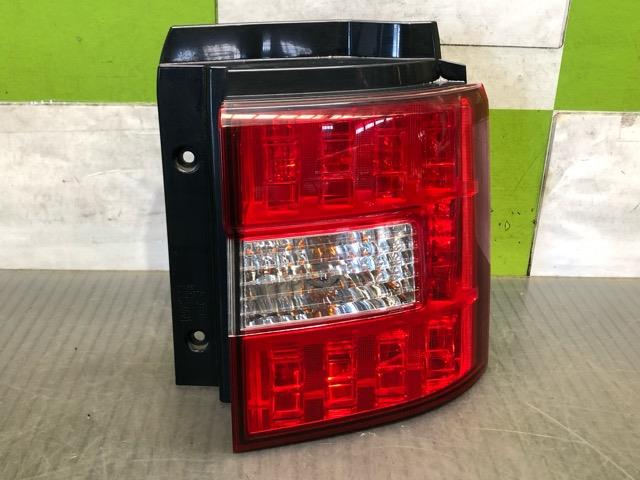 【中古】中古部品 デリカD5 CV2W 右テールランプ 【3330530100-000005289315500】