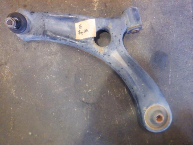 【中古】中古部品 キャロル HB25S 左フロントロアアーム 【3340140100-000024216351740】