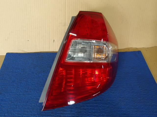 【中古】中古部品 フィット GE6 右テールランプ 【3340220100-000225020615500】