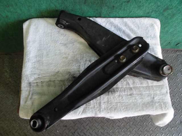 【中古】中古部品 サンバー TV1 右フロントロアアーム 【3310420000-000002293351720】