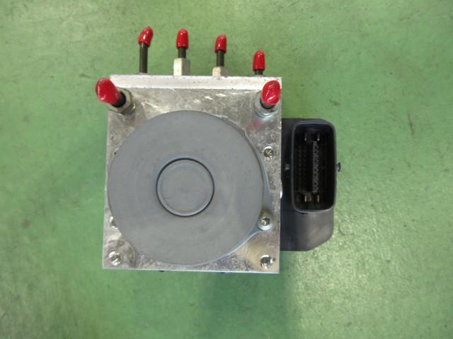 【中古】中古部品 ソリオ MA15S ABSアクチュエーター 【3310590000-000008037442500】