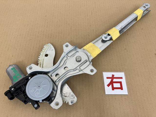 【中古】中古部品 ムーヴ LA100S 右リアドアレギュレータ・モーター 【3330460100-000001585513320】
