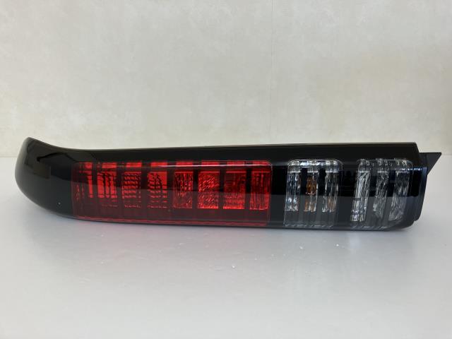 【中古】中古部品 バモス HM2 右テールランプ 【3330460100-000001585415500】