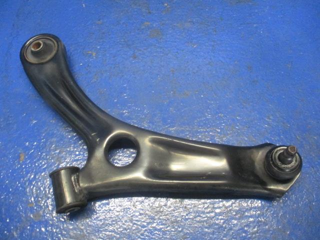 【中古】中古部品 キャロル HB25S 左フロントロアアーム 【3310270100-000014390551740】
