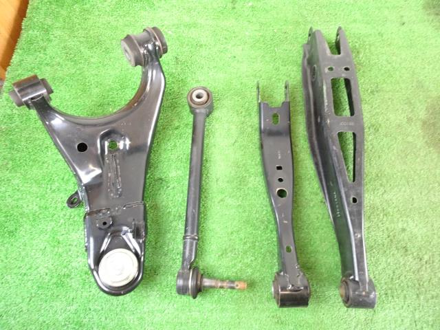 【中古】中古部品 インプレッサ GT2 左リアロアアーム 【3330640100-240907000151840】