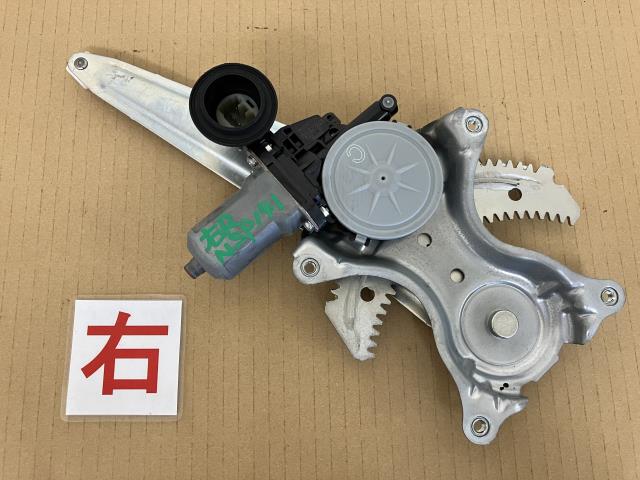 【中古】中古部品 スペイド NSP141 右リアドアレギュレータ・モーター 【3330460100-000001586213320】