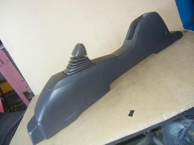 【中古】中古部品 ワゴンR MH22S コンソールボックス 【3340220100-000225042677100】