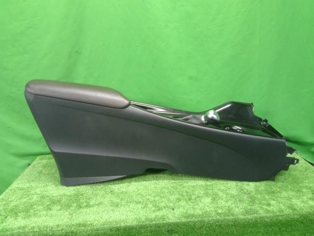 【中古】中古部品 C−HR NGX10 コンソールボックス 【3310200100-000021077977100】