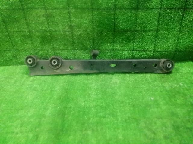 【中古】中古部品 ムーヴキャンバス LA810S 右リアロアアーム 【3330420100-240919000151820】