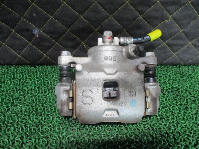 【中古】中古部品 キャリィ DA16T 右フロントキャリパー 【3330660100-000024324344330】