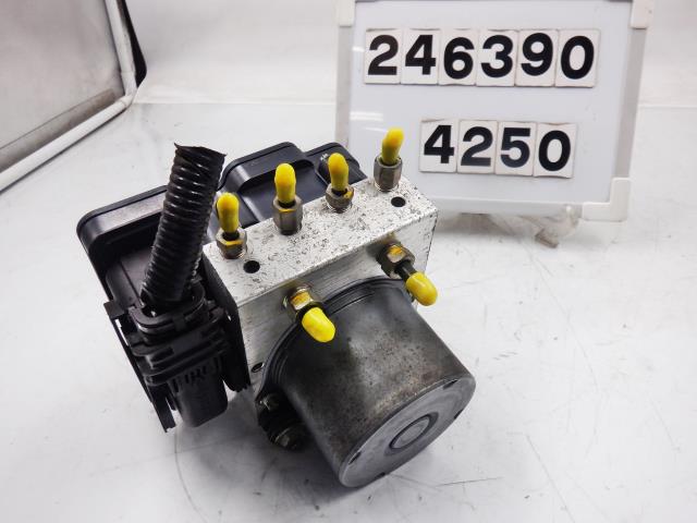 【中古】中古部品 ロードスター ND5RC ABSアクチュエーター 【3330890100-000024639042500】
