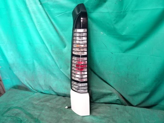 【中古】中古部品 ステップワゴン RF5 左テールランプ 【3330990500-240930000115600】