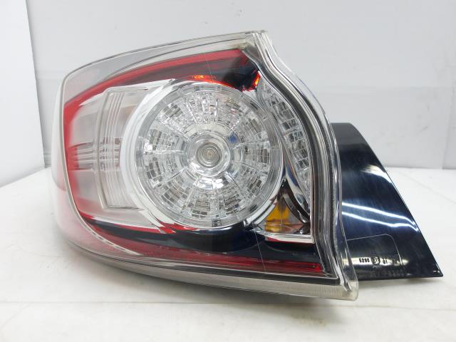 【中古】中古部品 アクセラ BLEFW 左テールランプ 【3310250100-000243025215600】