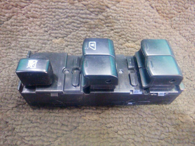 【中古】中古部品 eKワゴン B11W パワーウインドウスイッチ 【3340140100-000024235861900】