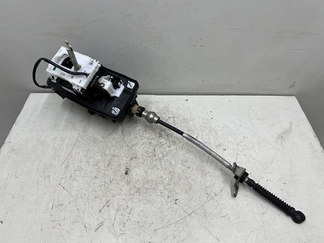 【中古】中古部品 アウディ A4 8KCDH シフトレバー 【3310070100-000203011837850】