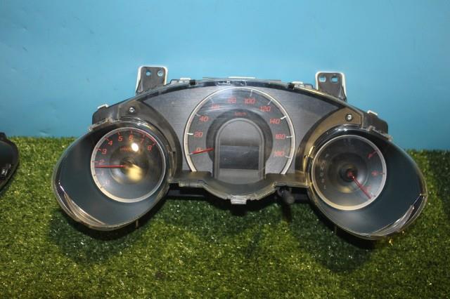 【中古】中古部品 フィット GE6 スピードメーター 【3330950100-000046271161400】