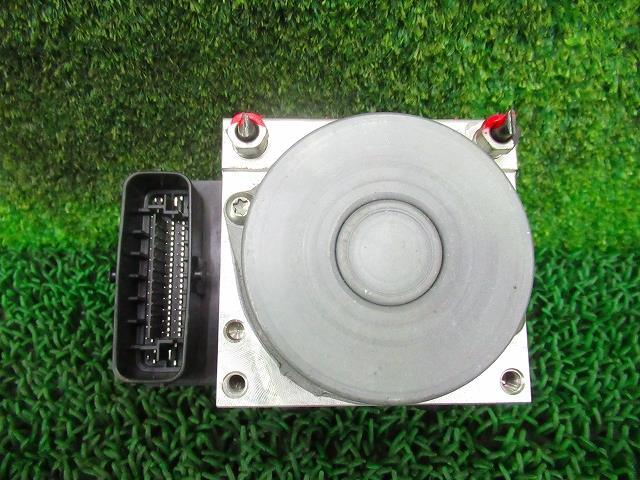 【中古】中古部品 エブリィ DA17V ABSアクチュエーター 【3330210100-000036159842500】