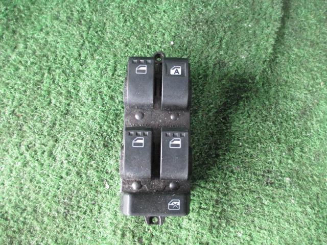 【中古】中古部品 ルーミー M900A パワーウインドウスイッチ 【3340240100-202400008761900】