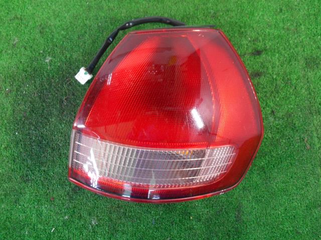 【中古】中古部品 ウイングロード WFY11 右テールランプ 【3310080100-240118000315500】