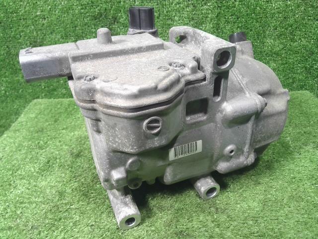 【中古】中古部品 プリウス ZVW30 A/Cコンプレッサー 【3330900100-000024070360700】